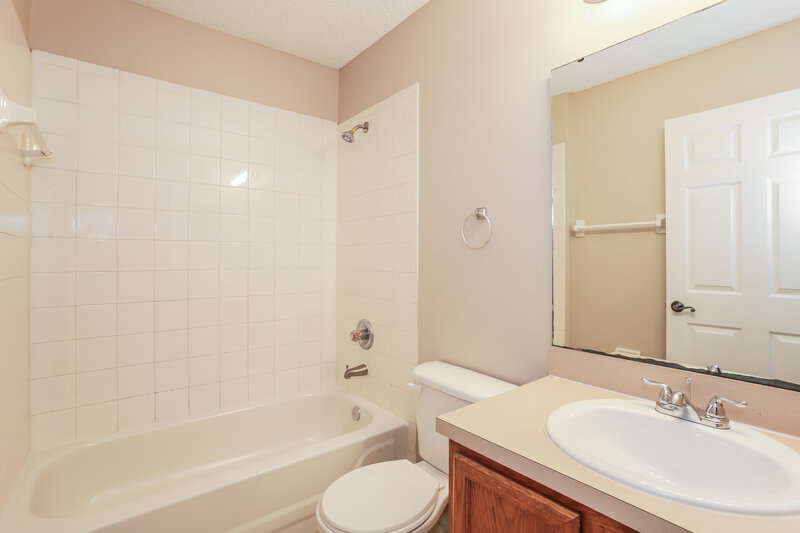 1,750/Mo, 3111 Wavering Ln Middleburg, FL 32068 Bathroom View