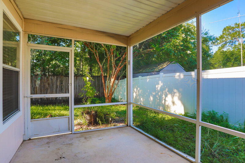 1,750/Mo, 3111 Wavering Ln Middleburg, FL 32068 Screen Patio View