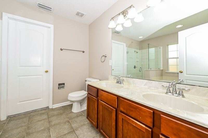 1,845/Mo, 1158 Summer Bluff Rd Jacksonville, FL 32218 Main Bathroom View