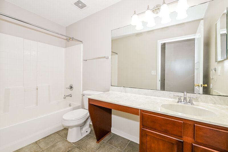 1,845/Mo, 1158 Summer Bluff Rd Jacksonville, FL 32218 Bathroom View