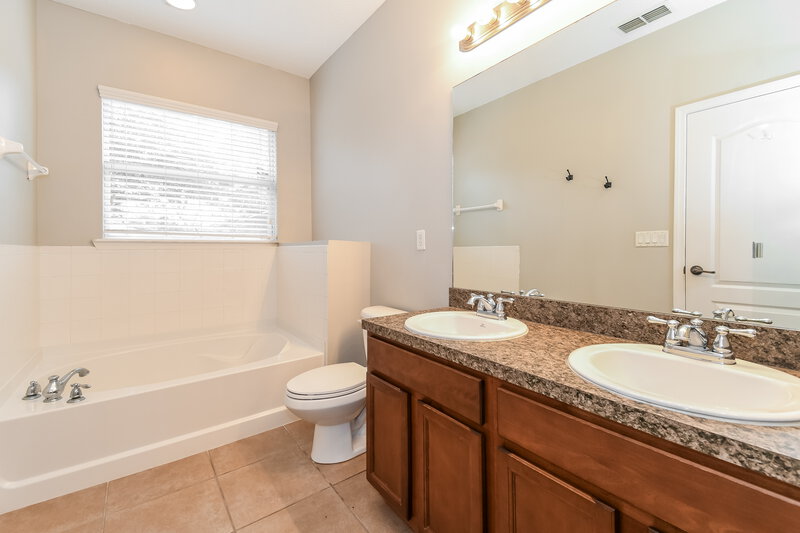 1,850/Mo, 11997 Alexandra Dr Jacksonville, FL 32218 Main Bathroom View