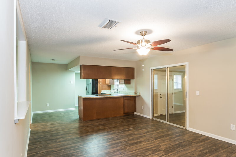 2,610/Mo, 1231 Turtle Creek Dr N Jacksonville, FL 32218 Living Room View