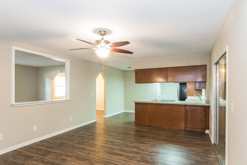 2,610/Mo, 1231 Turtle Creek Dr N Jacksonville, FL 32218 Living Room View 2