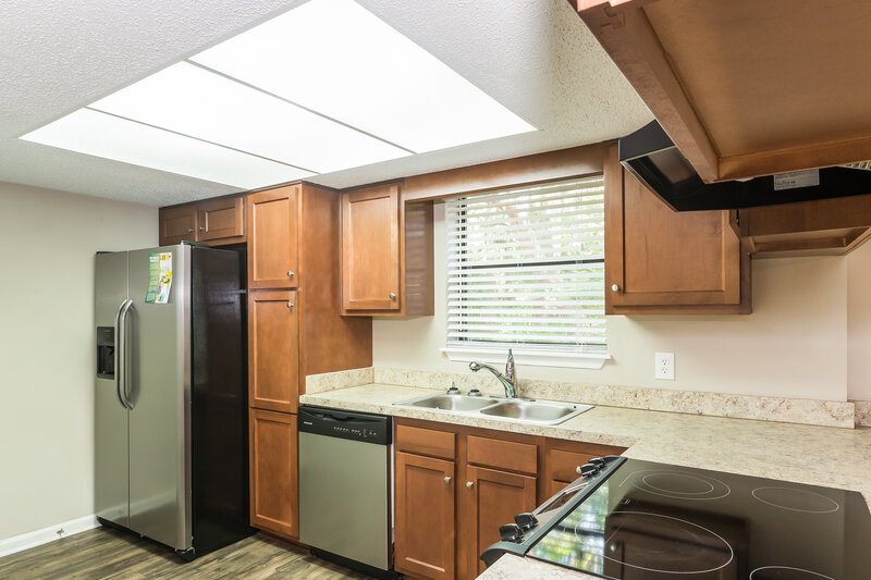 2,610/Mo, 1231 Turtle Creek Dr N Jacksonville, FL 32218 Kitchen View