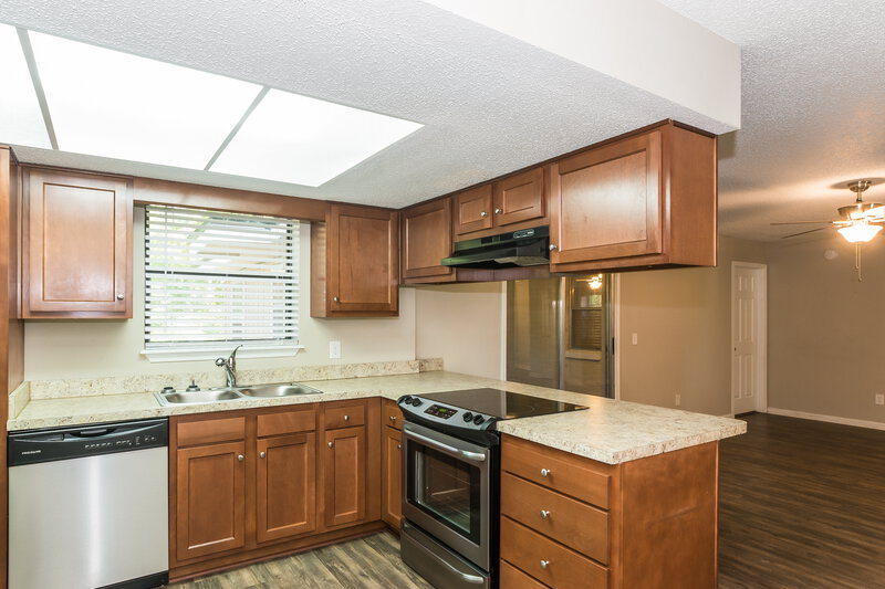 2,610/Mo, 1231 Turtle Creek Dr N Jacksonville, FL 32218 Kitchen View 2