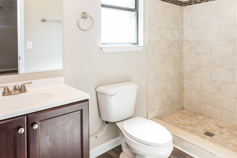 2,610/Mo, 1231 Turtle Creek Dr N Jacksonville, FL 32218 Master Bathroom View