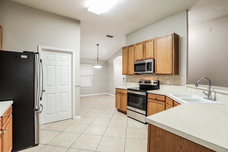 2,150/Mo, 1166 Calla Glen Ln Green Cove Springs, FL 32043 Kitchen View 2