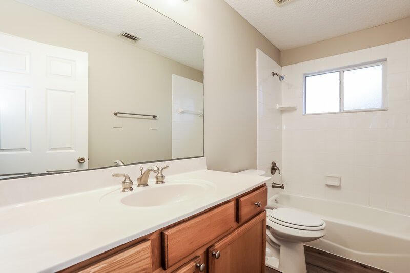 2,150/Mo, 1166 Calla Glen Ln Green Cove Springs, FL 32043 Main Bathroom View