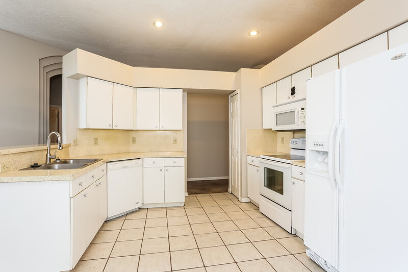 1,665/Mo, 9107 Castle Rock Dr Jacksonville, FL 32221 Kitchen View
