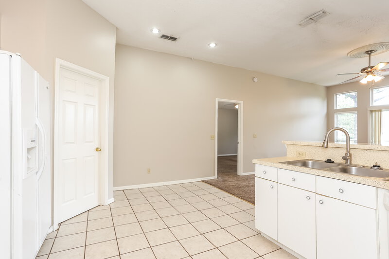 1,665/Mo, 9107 Castle Rock Dr Jacksonville, FL 32221 Kitchen View 2