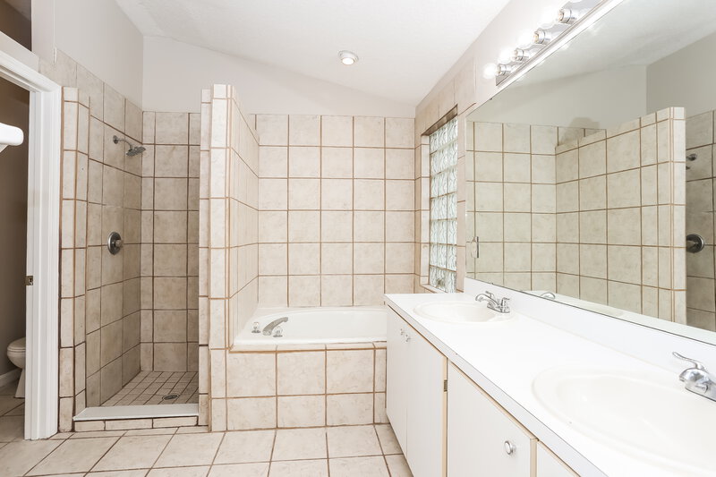 1,665/Mo, 9107 Castle Rock Dr Jacksonville, FL 32221 Main Bathroom View