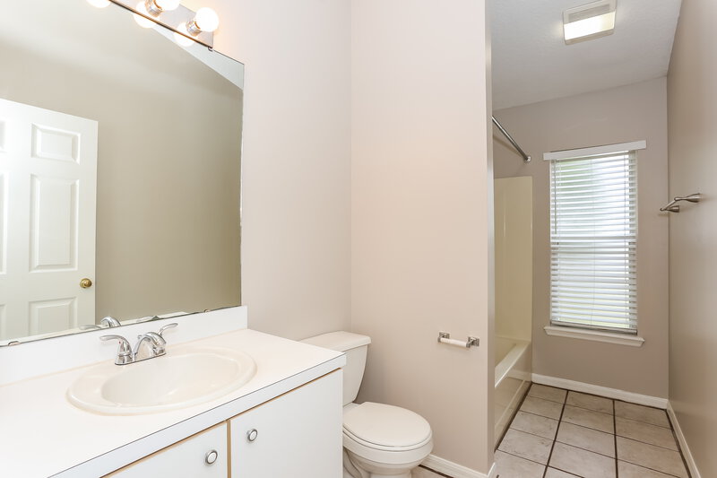 1,665/Mo, 9107 Castle Rock Dr Jacksonville, FL 32221 Bathroom View