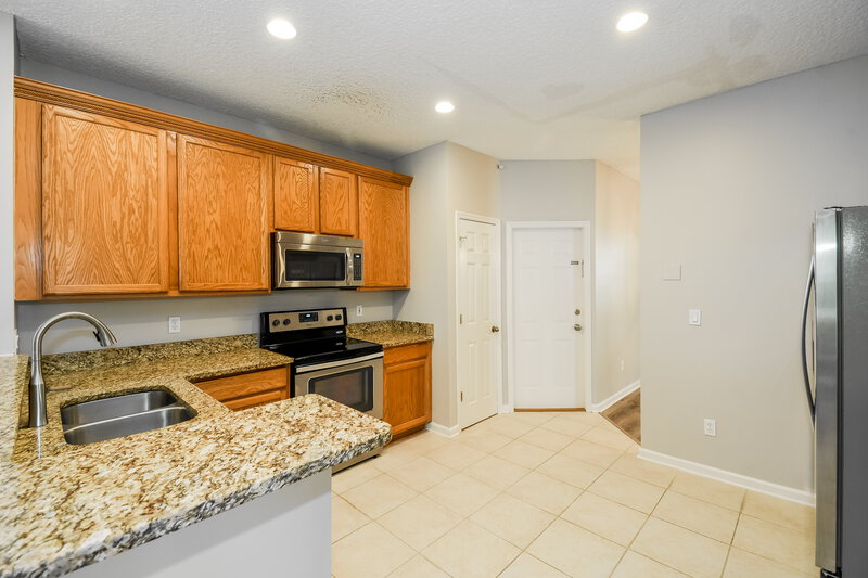 3,460/Mo, 998 Garrison Dr Saint Augustine, FL 32092 Kitchen View 2
