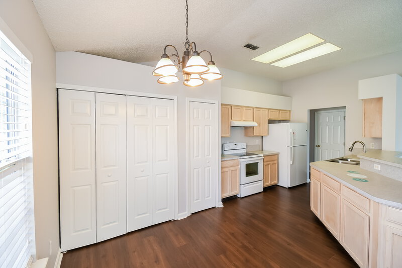 2,150/Mo, 560 Ashcroft Landing Dr Jacksonville, FL 32225 Breakfast Nook View