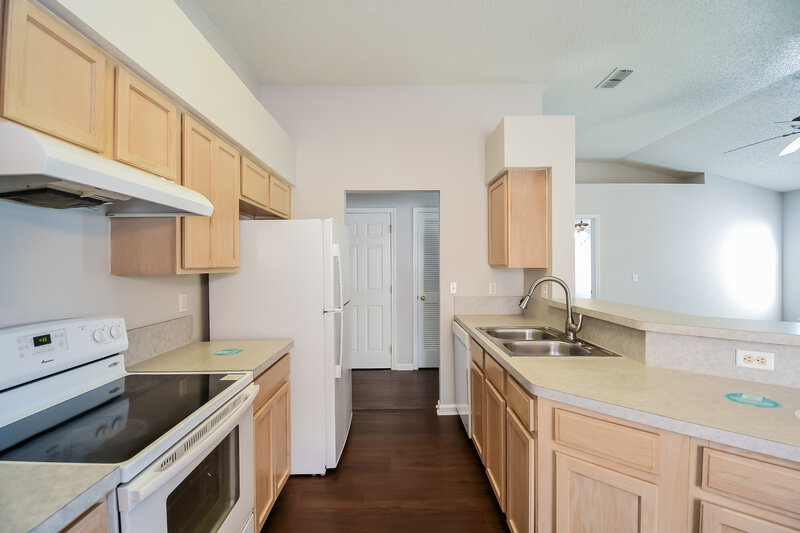 2,150/Mo, 560 Ashcroft Landing Dr Jacksonville, FL 32225 Kitchen View 2