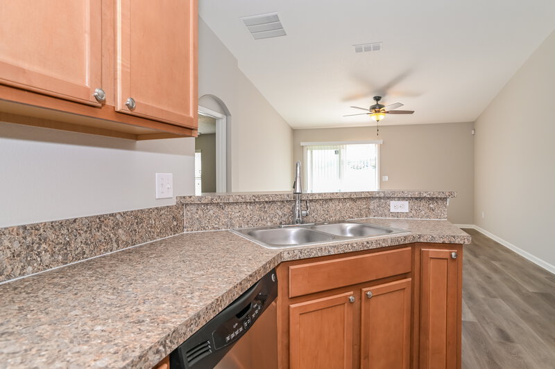 1,740/Mo, 7112 Gunston Hall Ct Jacksonville, FL 32220 Kitchen View