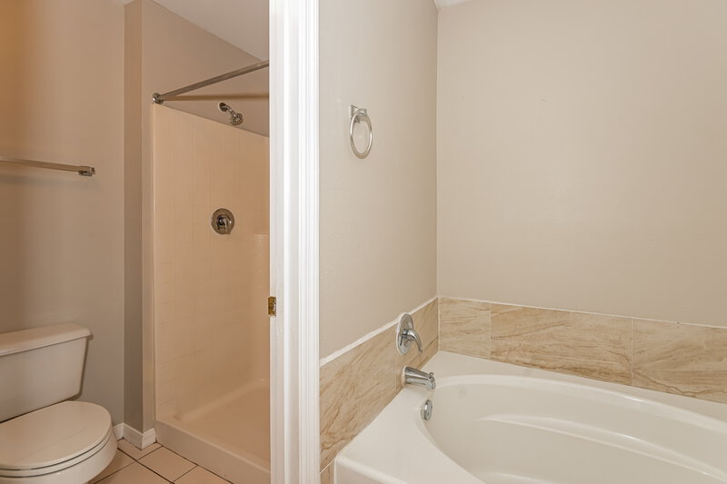 2,760/Mo, 1421 Runes Ct Middleburg, FL 32068 Main Bathroom View 2