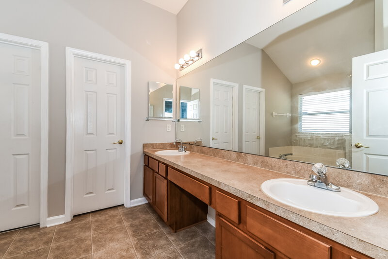 1,930/Mo, 11794 Rolling River Blvd Jacksonville, FL 32219 Main Bathroom View