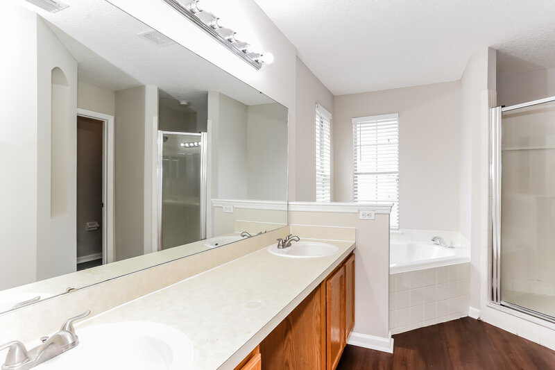 1,895/Mo, 2728 Cold Creek Blvd Jacksonville, FL 32221 Main Bathroom View