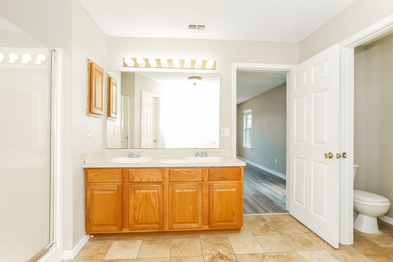 2,330/Mo, 5375 Marsala Ln Jacksonville, FL 32244 Main Bathroom View 2
