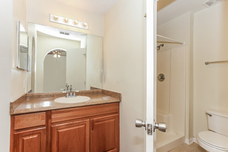 1,990/Mo, 12744 Ashbrook Cir W Jacksonville, FL 32225 Main Bathroom View