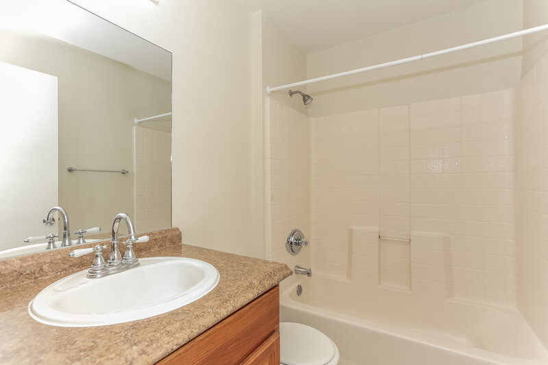 1,990/Mo, 12744 Ashbrook Cir W Jacksonville, FL 32225 Bathroom View