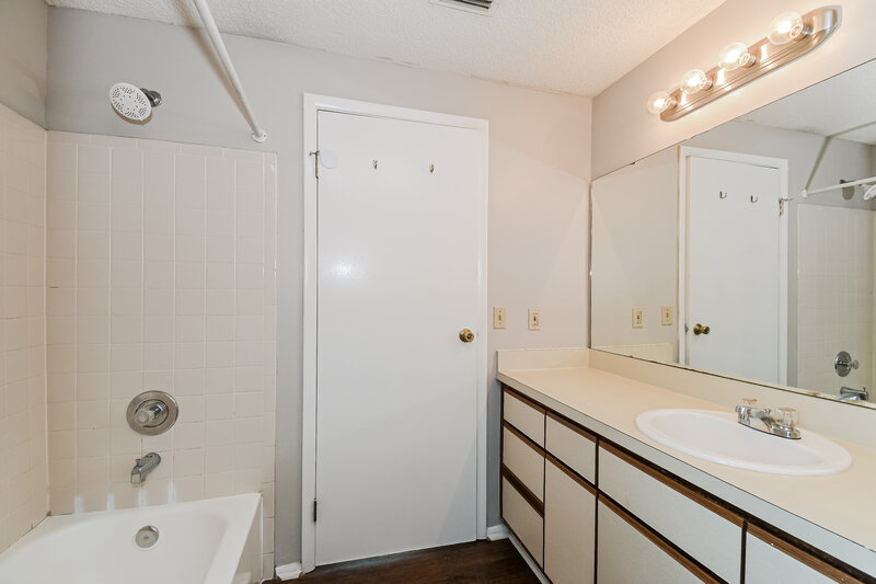 2,480/Mo, 2921 Andy Ct Orange Park, FL 32065 Main Bathroom View