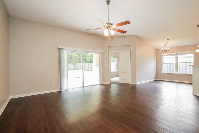 2,115/Mo, 1814 Hollow Glen Dr Middleburg, FL 32068 Living Room View