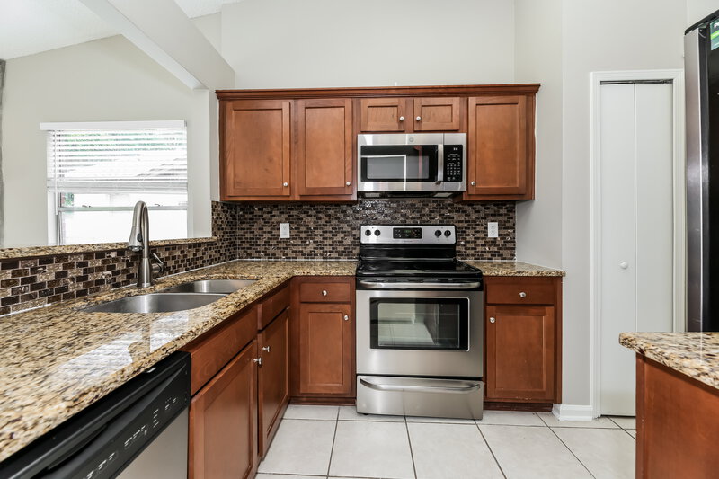 2,640/Mo, 1552 Shearwater Dr Jacksonville, FL 32218 Kitchen View