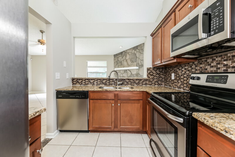 2,640/Mo, 1552 Shearwater Dr Jacksonville, FL 32218 Kitchen View 2