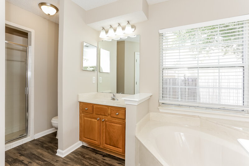 1,730/Mo, 2743 Cold Creek Blvd Jacksonville, FL 32221 Main Bathroom View