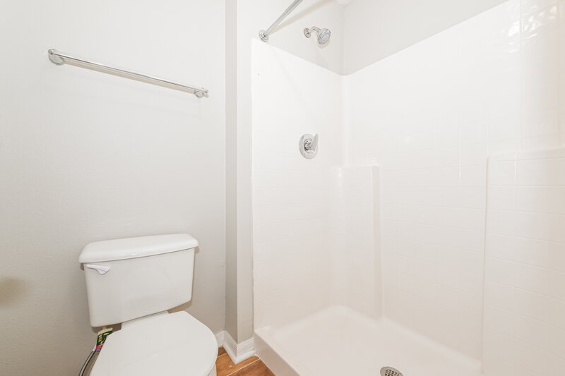 2,280/Mo, 8448 Oak Crossing Dr W Jacksonville, FL 32244 Bathroom View