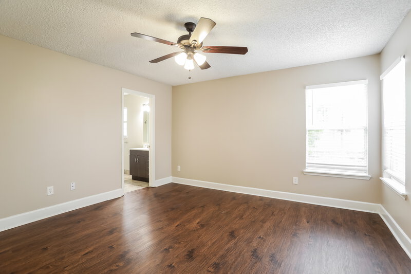2,185/Mo, 712 Lake Geneva Dr Saint Augustine, FL 32092 Main Bedroom View