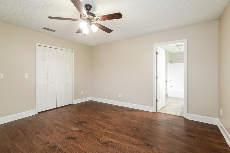 2,185/Mo, 712 Lake Geneva Dr Saint Augustine, FL 32092 Main Bedroom View 2