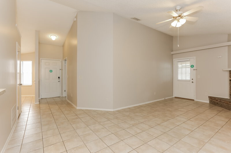 2,480/Mo, 8327 Argyle Corners Ct Jacksonville, FL 32244 Living Room View 2