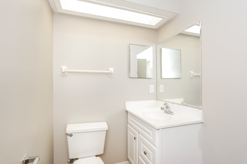 2,480/Mo, 8327 Argyle Corners Ct Jacksonville, FL 32244 Main Bathroom View