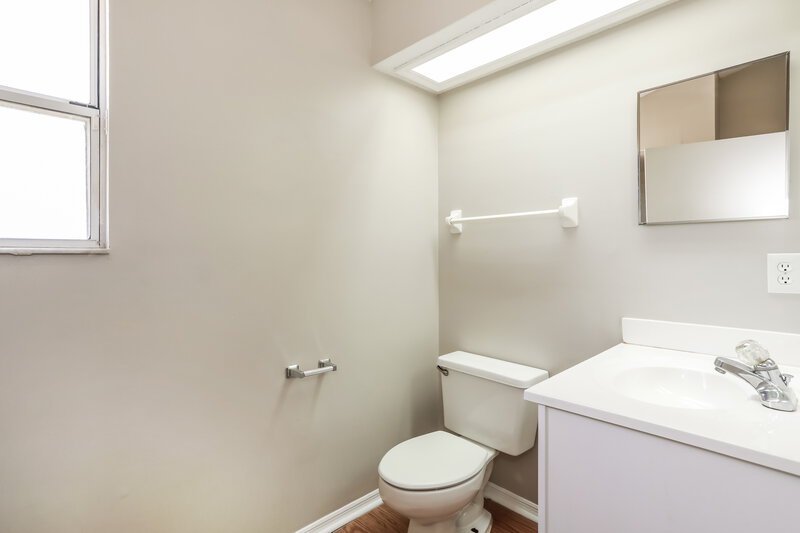 1,805/Mo, 8327 Argyle Corners Ct Jacksonville, FL 32244 Bathroom View