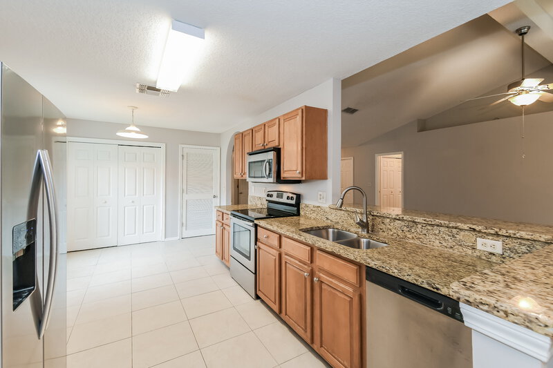 2,180/Mo, 552 Sparrow Branch Cir Saint Johns, FL 32259 Kitchen View