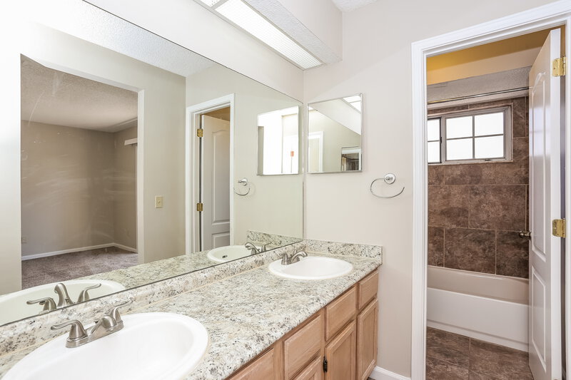 3,010/Mo, 7579 Sugar Bay Ln Jacksonville, FL 32256 Main Bathroom View