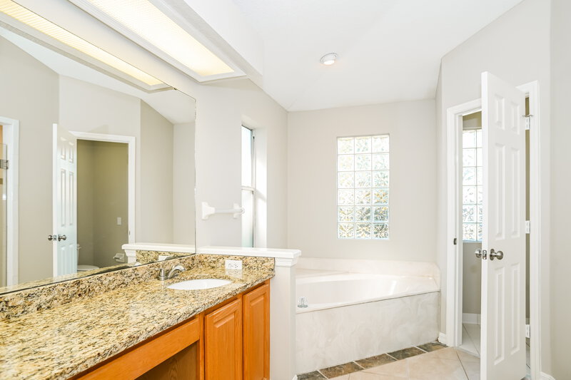 2,460/Mo, 241 Maplewood Dr Saint Johns, FL 32259 Main Bathroom View