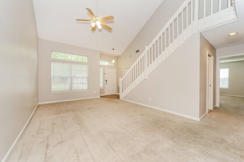 2,300/Mo, 3504 Ayrshire St Jacksonville, FL 32226 Living Room View 2