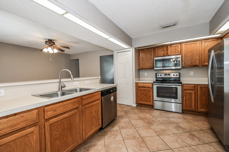2,270/Mo, 3504 Ayrshire St Jacksonville, FL 32226 Kitchen View