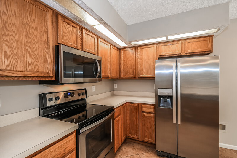 2,270/Mo, 3504 Ayrshire St Jacksonville, FL 32226 Kitchen View 2