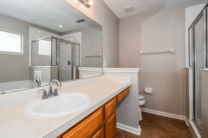 2,270/Mo, 3504 Ayrshire St Jacksonville, FL 32226 Main Bathroom View