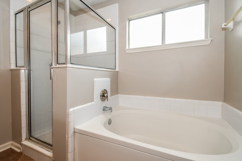 2,270/Mo, 3504 Ayrshire St Jacksonville, FL 32226 Main Bathroom View 2