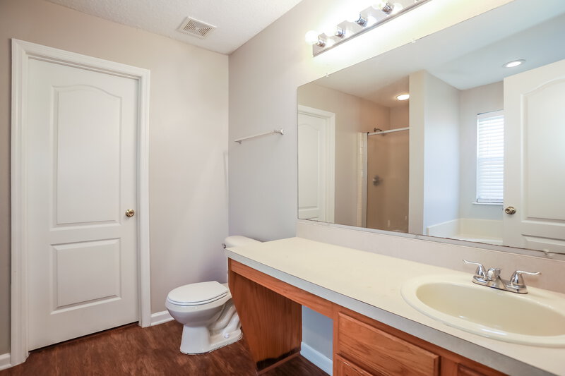 1,765/Mo, 6894 Clinton Corners Dr W Jacksonville, FL 32222 Main Bathroom View