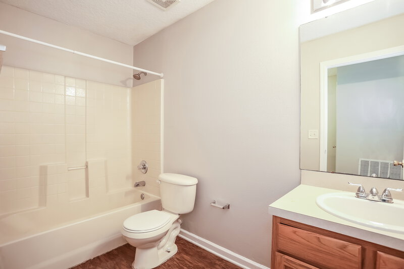 1,765/Mo, 6894 Clinton Corners Dr W Jacksonville, FL 32222 Bathroom View