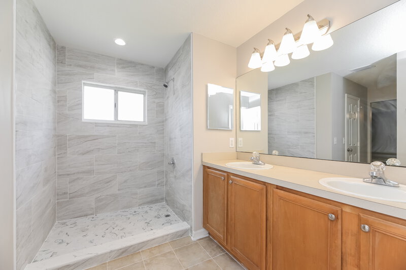 2,030/Mo, 1125 Arcaro Ct Jacksonville, FL 32218 Main Bathroom View