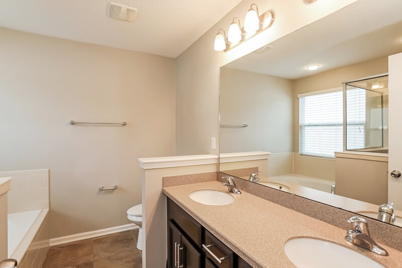 1,900/Mo, 4059 Watervale Way Orange Park, FL 32065 Main Bathroom View