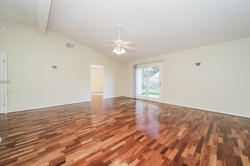 1,660/Mo, 3327 Ayrshire St Jacksonville, FL 32226 Living Room View